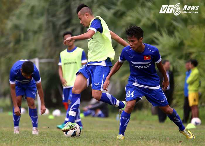 Huy Toàn luôn cần mẫn trên sân tập