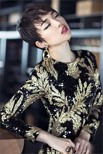 Sau khi trở về Việt Nam tham gia các hoạt động âm nhạc, Tóc Tiên chiếm trọn cảm tình của người hâm mộ.