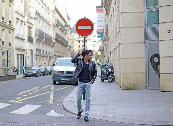 Năm 2014, Hồ Vĩnh Khoa khá im ắng trong âm nhạc bởi anh chàng đang tìm kiếm cho mình một dòng nhạc phù hợp với thị hiếu người nghe cũng như đầu tư tốt hơn cho những sản phẩm sắp ra mắt.