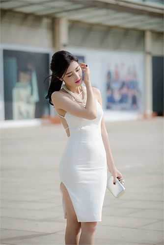 Triệu Thị Hà cho biết ngoài đam mê điện ảnh, thời trang cũng là lĩnh vực mà cô dành nhiều thời gian để tìm tòi, học hỏi. Phản hồi tích cực của khản giả trong những lần xuất hiện gần nhất đã cho thấy sự cố gắng đáng được ghi nhận của cô hoa hậu xinh đẹp.