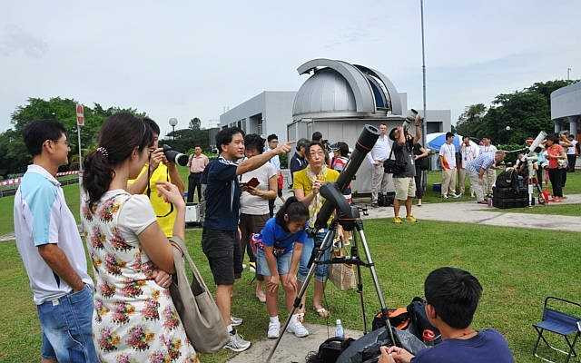 Làm thế nào để sống dư dả trên thành phố đắt đỏ nhất hành tinh