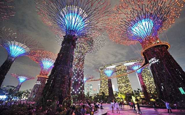 Làm thế nào để sống dư dả trên thành phố đắt đỏ nhất hành tinh