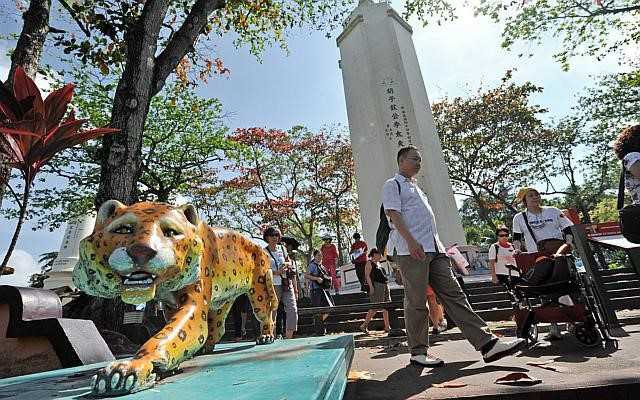 Làm thế nào để sống dư dả trên thành phố đắt đỏ nhất hành tinh