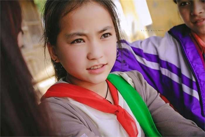 Khoảnh khắc này được Nhiếp ảnh gia Kiều Ngọc Bích ghi lại trong đợt chuyến tình nguyện tại một trưởng tiểu học ở Lũng Cải, Lào Cai vừa qua.