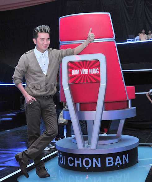 Mr. Đàm xác nhận ngồi ghế nóng The Voice mùa 3 và cho rằng anh không phải là người thay thế của Bằng Kiều.