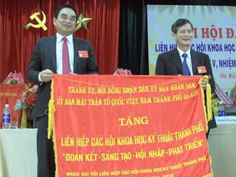 Văn Hữu CHiến, CHủ tịch UBND, TP Đà Nẵng, nguyên chủ tịch, Liên hiệp hội