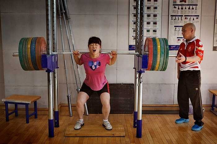 Khi tuổi còn nhỏ, các VĐV đã có thể nâng tạ mức 35 - 40kg.