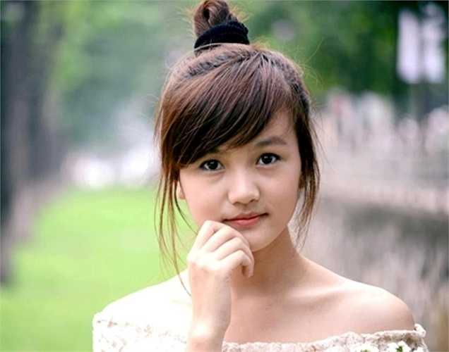 Cô bạn sở hữu gương mặt xinh xắn.