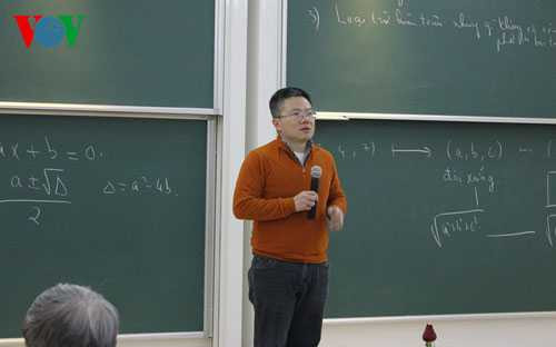 GS Ngô Bảo Châu 'hỏi khó' về việc chặt bỏ 6.700 cây xanh ở Hà Nội