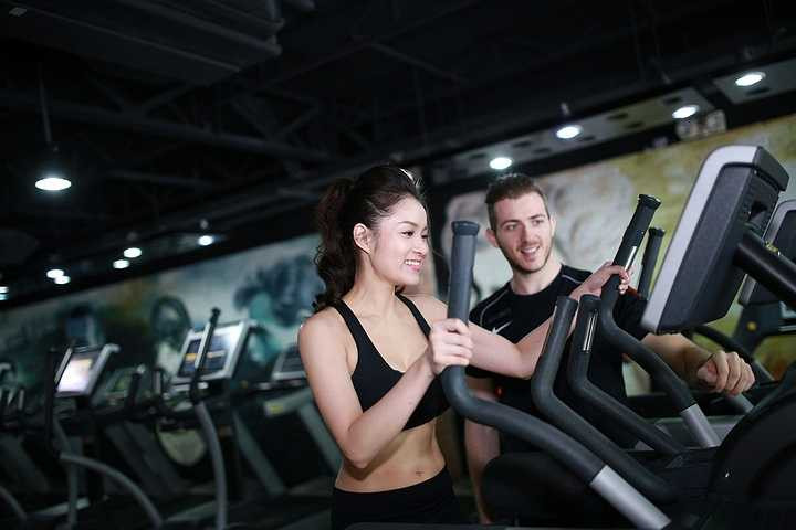 Thủy Top trở lại showbiz vẫn với thân hình nóng bỏng và quyến rũ hơn gây bất ngờ cho mọi người. 