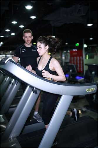 Cô quyết tâm thực hiện hành trình 'lột xác' hoàn toàn về hình ảnh với mong muốn trở thành một người phụ nữ thu hút, thông minh và khéo léo