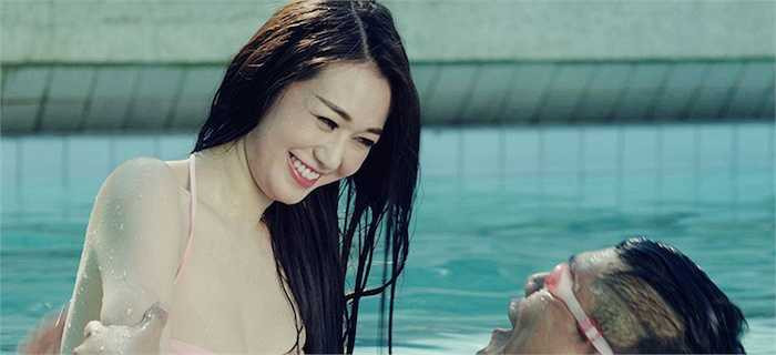 Lần này là một tình huống vô cùng nhạy cảm giữa Thố và 'giáo viên' môn bơi lội xinh đẹp do Khánh My thể hiện.