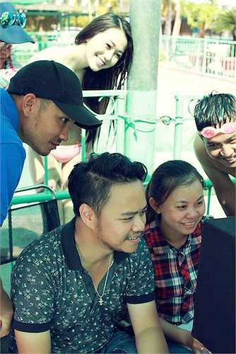 Đạo diễn Hoàng Duy cho biết: 'Thực ra ban đầu trong kịch bản, tình huống diễn ra giữa Thố và Khánh My khá nhẹ nhàng. Tuy nhiên, khi bắt tay vào thực hiện chúng tôi muốn đẩy mạnh độ hài hước cho 2 nhân vật nên đã thay đổi hoàn toàn.'