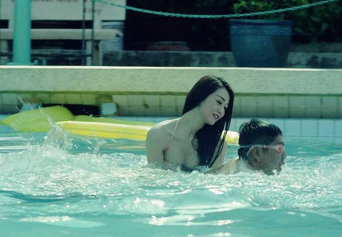 Sau màn thoát y ngoài ý muốn trước mặt Ngân Khánh, Đức Thịnh lại có một màn 'nóng bỏng' không kém khi diễn chung cùng người đẹp Khánh My.