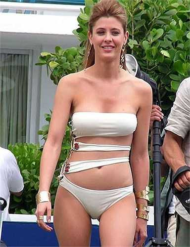 Nhưng chuyện tình với Reyes không bền lâu. Hai người theo đuổi những đam mê riêng, dần xa cách và tiến tới quyết định chia tay. 