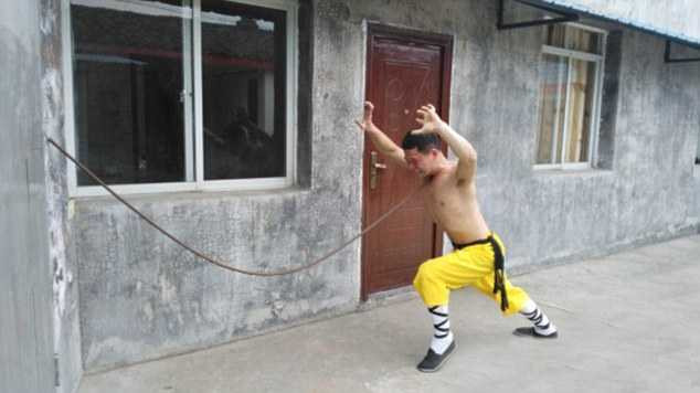 Cao tăng Thiếu Lâm với tuyệt chiêu khoan không thủng đầu