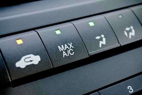 Bật điều hoà trong <a href='https://vtcnews.vn/oto-xe-may.31.0.html' >ô tô</a> và những cảnh báo chết người