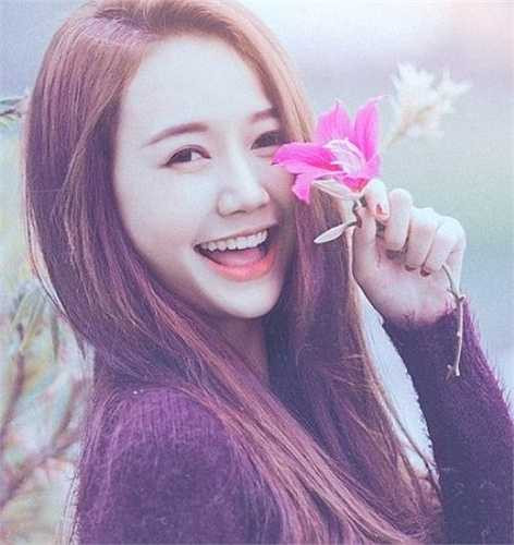 Sau khi được biết đến qua vai trò người mẫu ảnh, Nhung Gumiho bắt đầu lấn sân sang lĩnh vực phim ảnh.