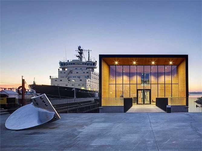 Trụ sở công ty vận tải biển Arctia Shipping ở Helsinki (Phần Lan) nằm cạnh biển và những con tàu