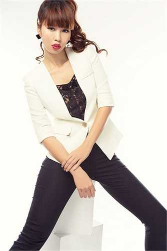 'Không có sự thành công nào vô tình cả! Chính bản thân tôi đi 5 đôi giày cao gót đi casting trong vòng 1 ngày, về đến nhà đôi vai nặng trĩu như gẫy cả vai và đôi chân gần như không đi được nữa. Đó là con đường đi đến thành công. Chứ không phải thành công là cách trèo lên xe ngồi, che dù, uống nước, có người quạt mát cho, có người nghe điện thoại cho. Đó không phải con đường đi đến thành công'