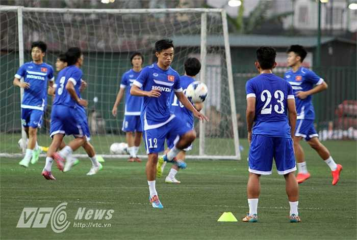 Ngay trong buổi chiều cùng ngày 24/2, toàn đội đã ra sân tập (Ảnh: Quang Minh)