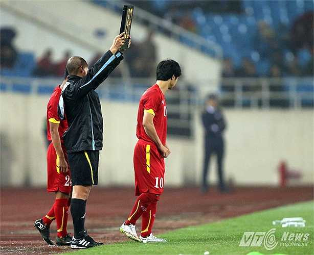 Có được bàn thắng và chơi ở mức chấp nhận được nhưng Công Phượng vẫn không được HLV Miura tin tưởng khi giao hữu với U23 Indonesia (Ảnh: Quang Minh)