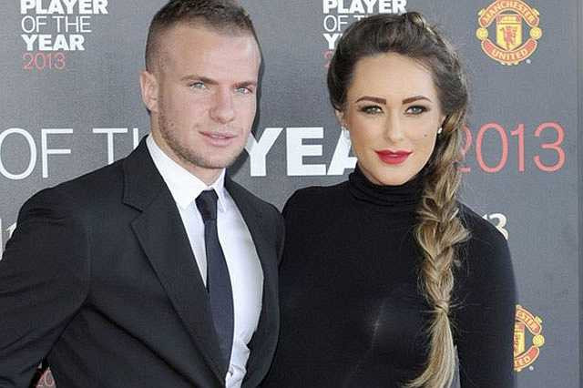  Tom Cleverley (Aston Villa) – kém bạn gái Georgina Dorsett 5 tuổi.