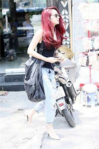 Với thể loại disco - dance, Bảo Anh tự tin lựa chọn một bản hit của Thu Minh cho phần trình diễn. Cô quyết định đổi sang mái tóc màu hung đỏ để phù hợp với ca khúc nhạc dance. 'Một số người nhận xét tôi vẫn còn khá hiền trên sân khấu The Remix, chính vì thế, tối 22/3 là dịp để tôi chứng tỏ với mọi người sự nổi loạn của mình', nữ ca sĩ chia sẻ.