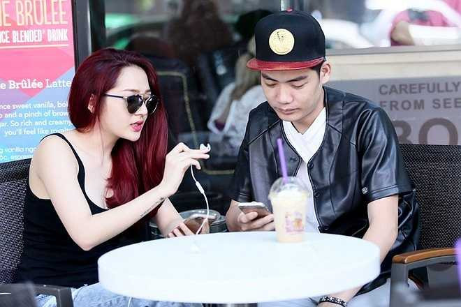 Tác giả của Dance All Night rối rít xin lỗi người đẹp vì sự chậm trễ của anh.