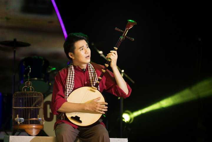 Từng tham gia ca hát và diễn kịch từ bé cho đến các hoạt động ca hát thời sinh viên cũng như đã tham gia nhiều vở kịch từ sân khấu đến truyền hình, nhưng Vũ Mạnh Cường không khỏi lo lắng trước đợt ra mắt này.