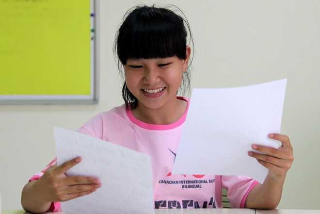 Nữ sinh bị đánh rạng rỡ trong 'Ngày áo hồng'