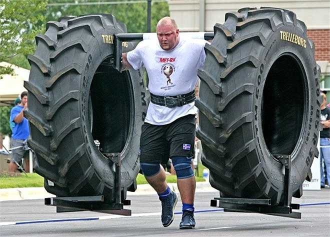 Brian Shaw hai lần vô địch tại WSM năm 2011 và 2013. Tại giải năm ngoái, anh giành vị trí thứ 3 với 61 điểm. Lực sĩ 33 tuổi hiện là người đàn ông khỏe nhất nước Mỹ.