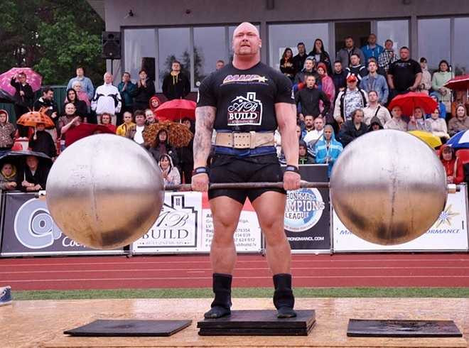 Bjornsson là người khỏe nhất châu Âu 2014, đứng thứ 2 thế giới (63,5 điểm). Anh được ví như là người khổng lồ khi sở hữu chiều cao 2m06 và nặng 200 kg.