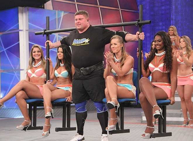 Zydrunas Savickas sở hữu bộ sưu tập danh hiệu đồ sộ với 4 lần vô địch WSM (2009, 2010, 2012 và 2014), 7 lần tại Arnold Strongman Classic, 3 lần tại Europe's Strongest Man, 11 lần giành Lithuania's Strongest Man.