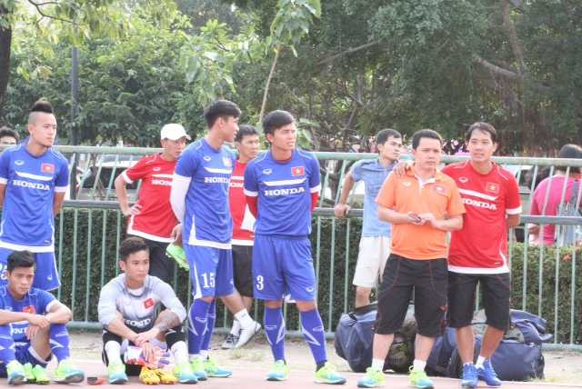 U23 Việt Nam xem U23 Thái Lan tập luyện