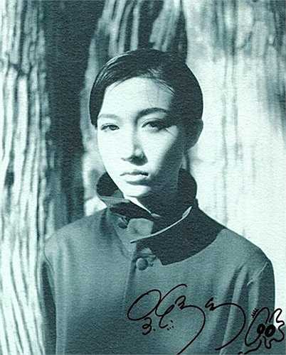 Thời trẻ Ngô Ỷ Lợi sở hữu vẻ đẹp 'lai' hiếm có. (Nguồn: 24h)