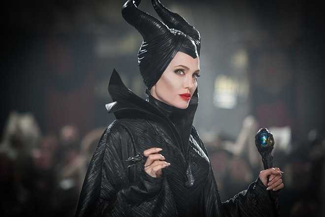 Tiên hắc ám trong Maleficent (2014): Dựa trên Người đẹp ngủ trong rừng, bộ phim Maleficent kể lại câu chuyện cổ tích kinh điển theo góc nhìn của nhân vật phản diện là Tiên hắc ám do Angelina Jolie thủ vai. Theo đó, Tiên hắc ám có những mâu thuẫn, day dứt nội tâm mà không phải ai cũng nhận ra.