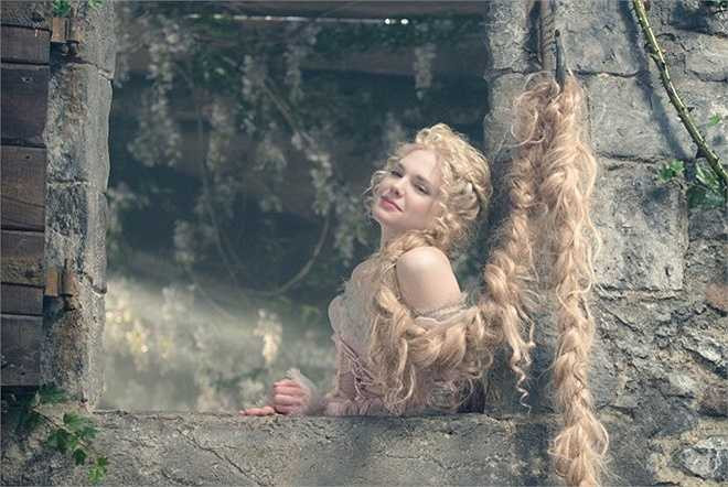 Lọ Lem có nỗi niềm riêng khi cô không biết có nên tới lâu đài của hoàng tử để sống cuộc đời vương giả hay tiếp tục chấp nhận cuộc sống hiện tại. Còn Rapunzel giằng xé khi được một hoàng tử khác đến giải cứu