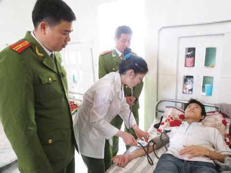 Bác sĩ ở khu giam tử tù, phạm nhân giả điên