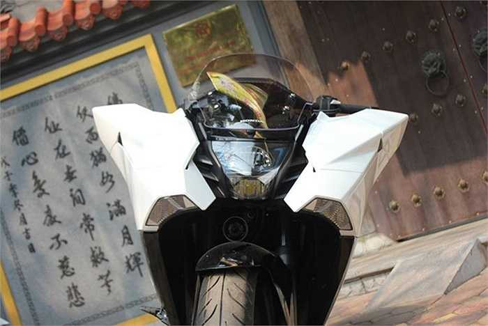 Xu?t hi?n v?i b?n concept t?n Vultus t?i Osaka Motorcycle Show h?i 3/2014, v? ch? sau 3 th?ng n? ?? l?n k? b?y b?n. ??u xe c?a Honda NM4 mang d?ng d?p c?a m?t ch? robot m?nh m? gi?ng nh? ta ?? t?ng th?y trong phim Transformer. 