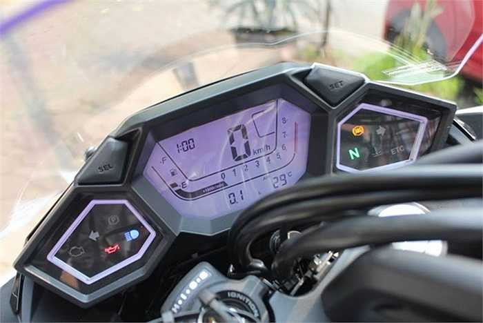 M?n h?nh ?i?u khi?n c?a Honda MN4 thi?t k? hi?n ??i v? tinh t? c? c?m mang ? t??ng c?a khoang l?i m?y bay chi?n ??u. 