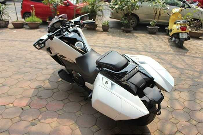 V?i NM4, ng??i l?i c? th? t?y ch?n 3 ch? ?? l?i kh?c nhau. ? ch? ?? MT, qu? tr?nh sang s? th?ng qua l?y sang s? t?ch h?p ? tay l?i b?n tr?i. Ch? ?? l?i t? ??ng D l? l?a ch?n t?i ?u khi di chuy?n tr?n trong ph? v? tr?n cao t?c. Trong khi ??, ? ch? ?? l?i S mang l?i tr?i nghi?m l?i th? thao h?n.