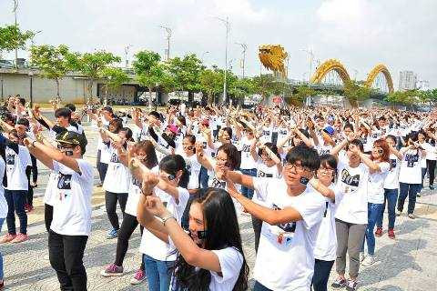 Đà Nẵng, 'Giờ trái đất'', hàng người, sinh viên, hưởng ứng