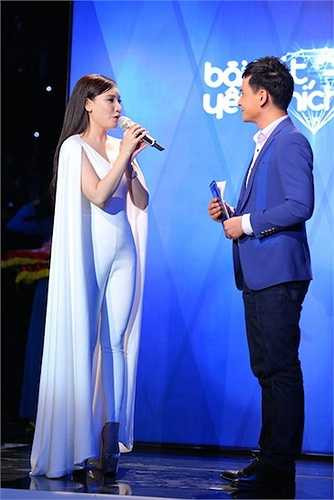 Tuy vậy, gương mặt của nữ ca sỹ 'Anh' khiến nhiều người không khỏi ngạc nhiên.