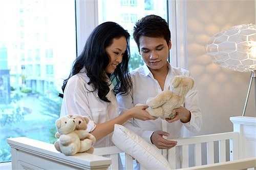 Một người bạn từng có thời gian đảm nhận vai trò truyền thông và quản lý hình ảnh của Phương Nga cho biết, cô có những thời điểm khó khăn, thường xuyên phải vay mượn bạn bè