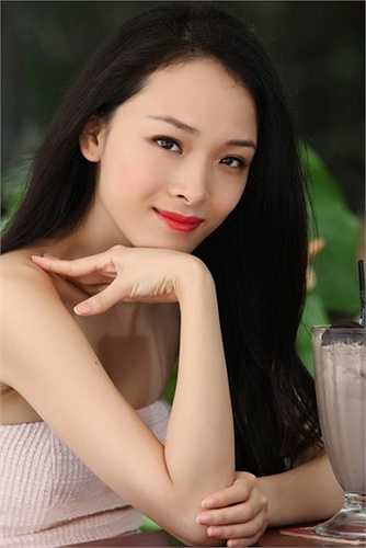 Điều này càng giúp Phương Nga thu hút sự chú ý của các nhiếp ảnh gia. Cô nhận được nhiều lời mời chụp ảnh cho tạp chí và nhãn hàng thời trang.