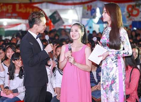 hội trường 95 năm THPT chuyên Lê Hồng Phong