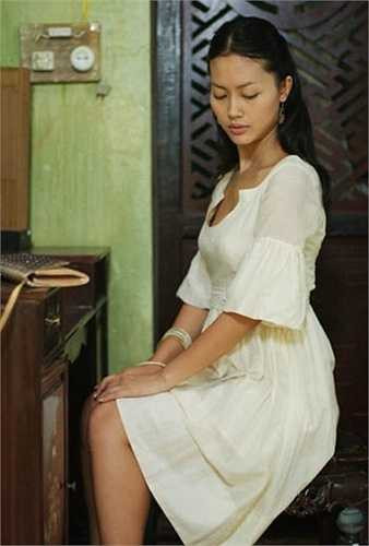 Kế tiếp, trong Chơi vơi, Hải Yến vào vai Duyên, một cô gái có vẻ đẹp mong manh, u uẩn cùng những khao khát giằng xé trong tình yêu.