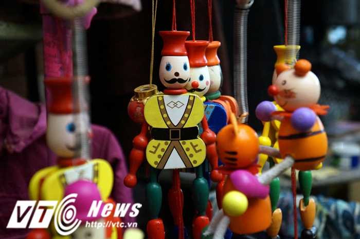 Ông Tây bán hàng rong ở Hà Nội có gì đặc biệt?