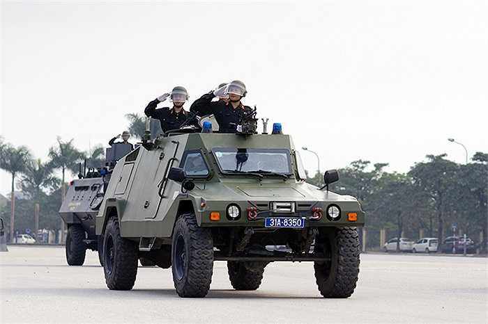 Lực lượng Cảnh sát cơ động với xe Zaam chuyên dụng. Lực lượng này sẽ ứng trực 100% quân số để phục vụ công tác đảm bảo an ninh cho IPU 132.